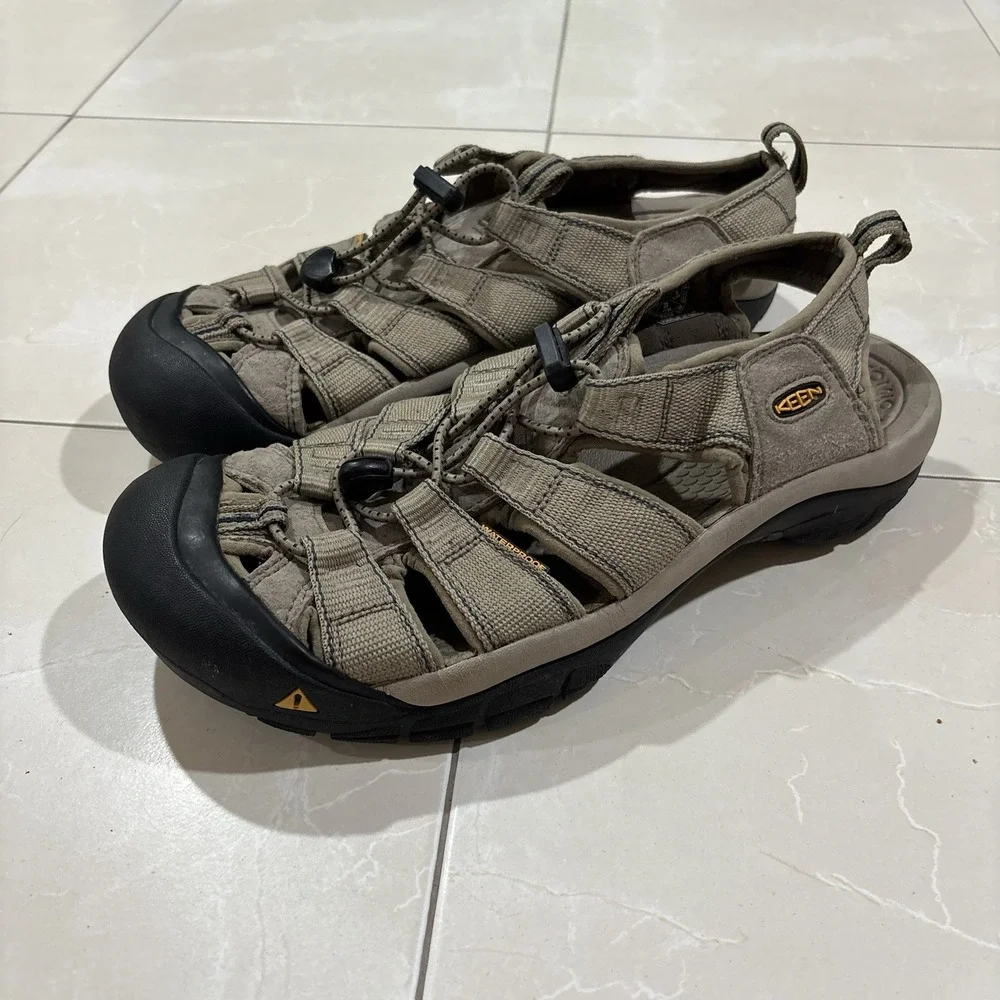 Keen Water Shoes Men Size 10 Hiking Tan Khaki Outdoors Fishing Sandal Boot